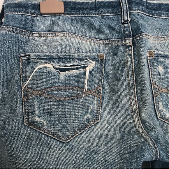 Abercrombie & Fitch mid rise light wash destroyed denim Bermuda shorts size 27 - Picture 12 of 12